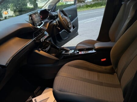 Peugeot 208 PURETECH ALLURE S/S 37