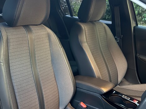 Peugeot 208 PURETECH ALLURE S/S 3