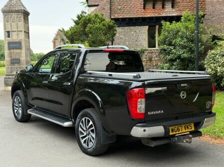 Nissan Navara DCI TEKNA 4X4 SHR DCB 11