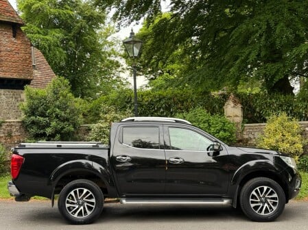 Nissan Navara DCI TEKNA 4X4 SHR DCB 8