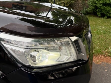 Nissan Navara DCI TEKNA 4X4 SHR DCB 13