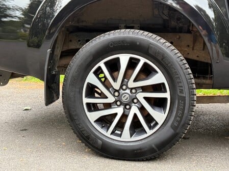Nissan Navara DCI TEKNA 4X4 SHR DCB 25