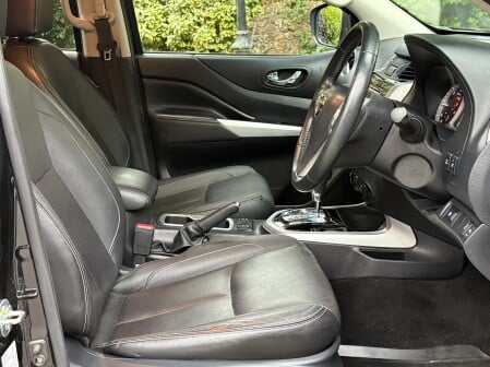 Nissan Navara DCI TEKNA 4X4 SHR DCB 28