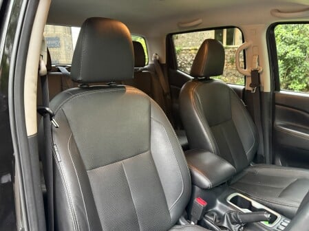 Nissan Navara DCI TEKNA 4X4 SHR DCB 31
