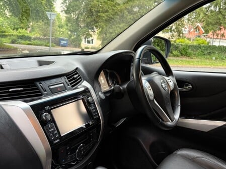 Nissan Navara DCI TEKNA 4X4 SHR DCB 45