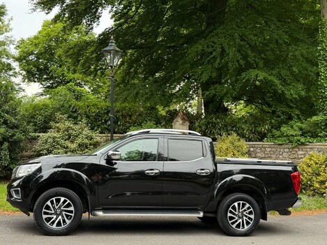 Nissan Navara DCI TEKNA 4X4 SHR DCB 2