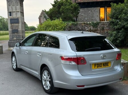 Toyota Avensis TR VALVEMATIC 11