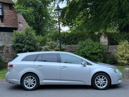 Toyota Avensis TR VALVEMATIC 8