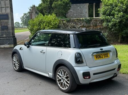 Mini Hatch COOPER 4