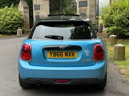 Mini Hatch COOPER 10