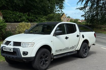 Mitsubishi L200 DI-D 4X4 BARBARIAN BLACK LB DCB