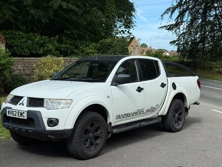Mitsubishi L200 DI-D 4X4 BARBARIAN BLACK LB DCB