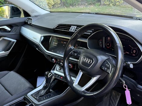 Audi Q3 TDI SPORT 3