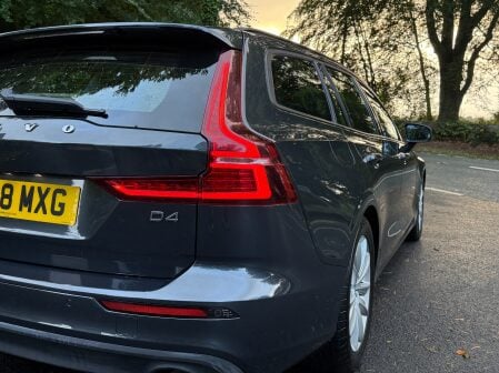 Volvo V60 D4 MOMENTUM 19