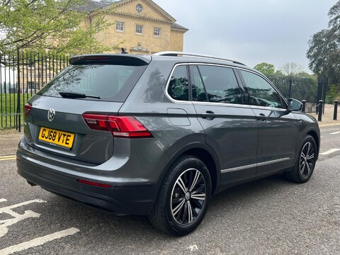 Volkswagen Tiguan SE NAVIGATION TDI 8