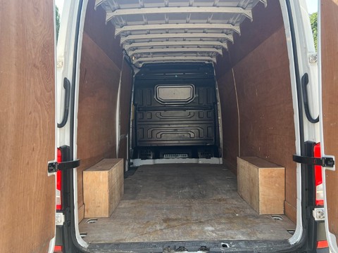 Volkswagen Crafter CR35 TDI L H/R P/V STARTLINE 16