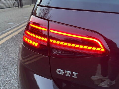 Volkswagen Golf GTI TSI 11