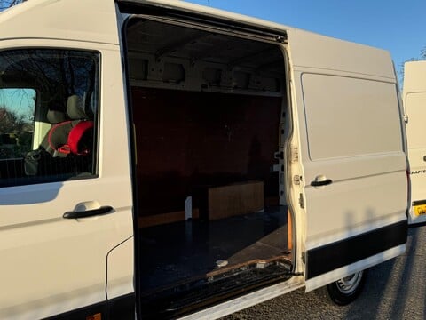 Volkswagen Crafter CR35 TDI M H/R P/V TRENDLINE 16