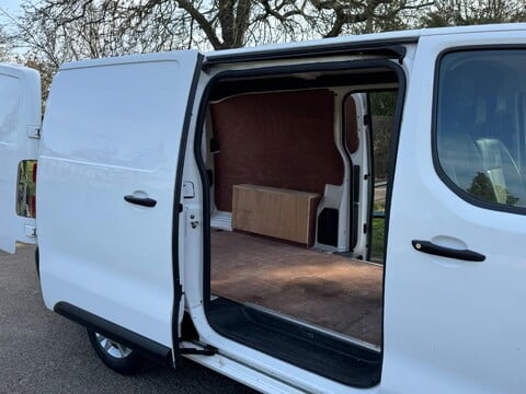 Vauxhall Vivaro L2H1 2900 DYNAMIC S/S 15