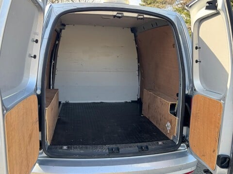 Volkswagen Caddy C20 TDI HIGHLINE 17