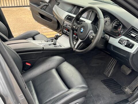 BMW 5 Series 520D M SPORT TOURING 19