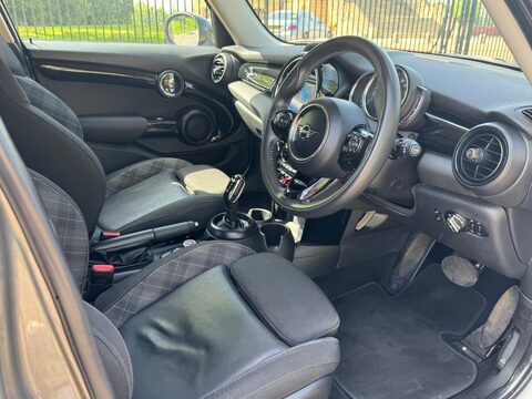 Mini Hatch COOPER S 21