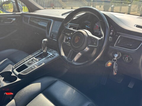 Porsche Macan D S PDK 26
