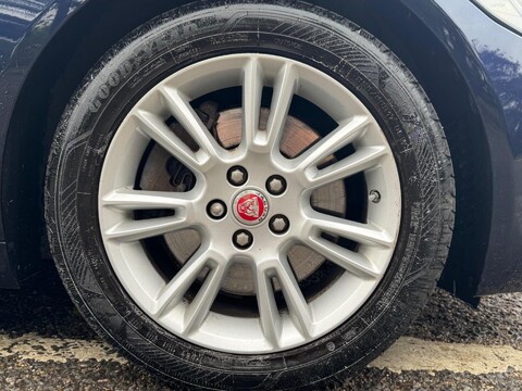 Jaguar XE GTDI PRESTIGE 9