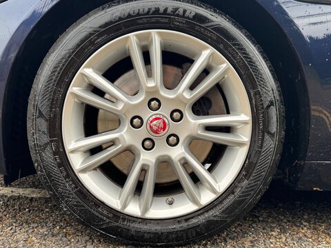 Jaguar XE GTDI PRESTIGE 12