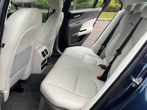 Jaguar XE GTDI PRESTIGE 16