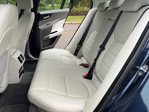 Jaguar XE GTDI PRESTIGE 17