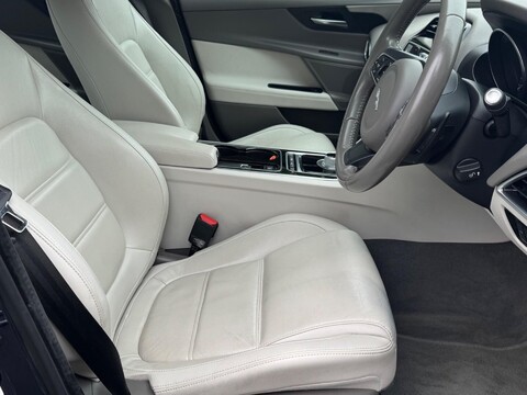Jaguar XE GTDI PRESTIGE 20