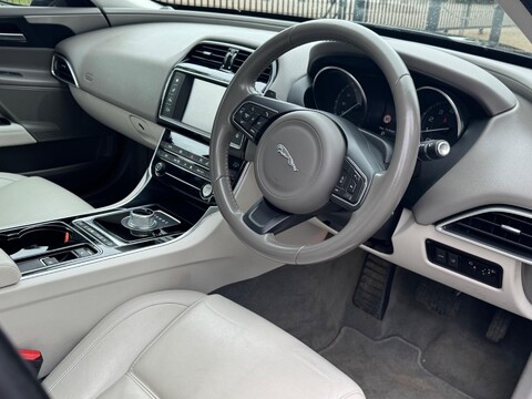 Jaguar XE GTDI PRESTIGE 21