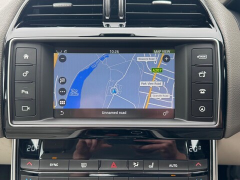 Jaguar XE GTDI PRESTIGE 26