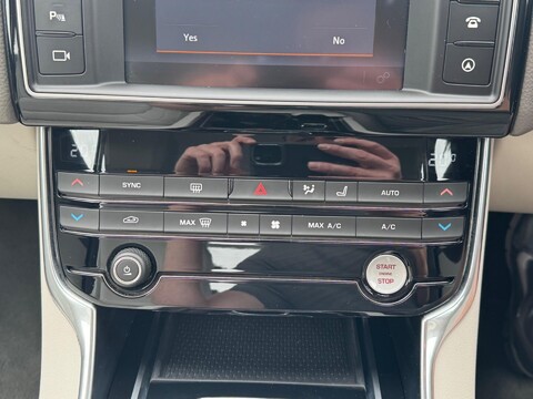 Jaguar XE GTDI PRESTIGE 28