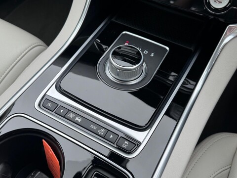 Jaguar XE GTDI PRESTIGE 30