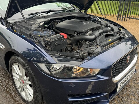 Jaguar XE GTDI PRESTIGE 33