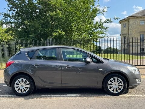 Vauxhall Astra EXCLUSIV 8