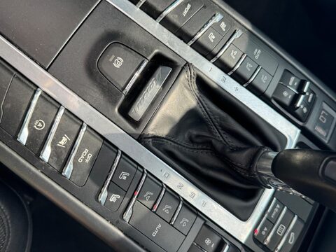 Porsche Macan S PDK 37