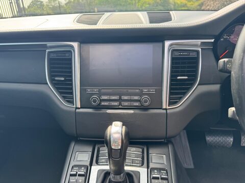 Porsche Macan S PDK 36