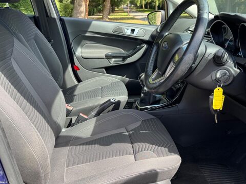 Ford Fiesta ZETEC 21