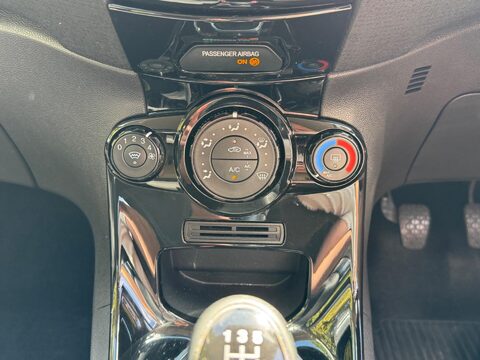 Ford Fiesta ZETEC 27