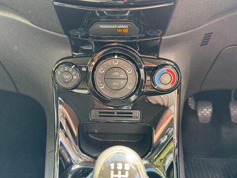 Ford Fiesta ZETEC 27