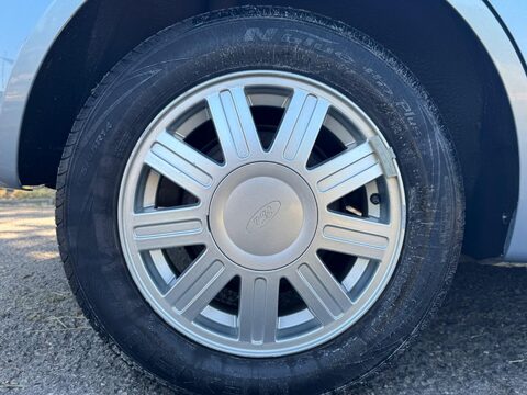 Ford Fiesta GHIA 16V 10