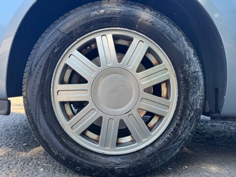 Ford Fiesta GHIA 16V 12