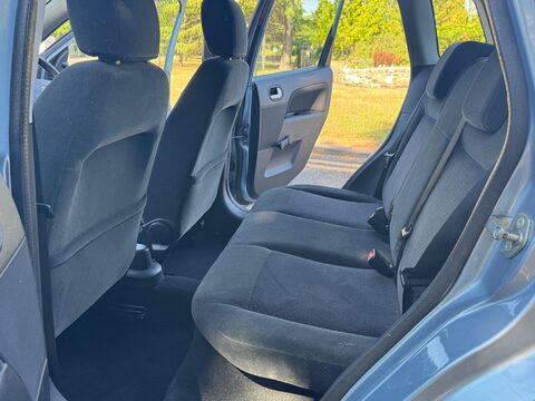 Ford Fiesta GHIA 16V 15