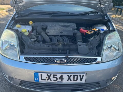 Ford Fiesta GHIA 16V 22