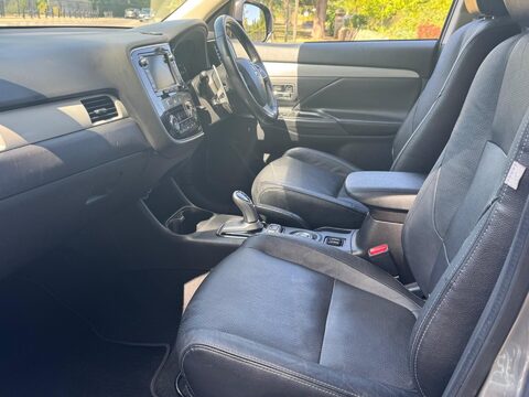 Mitsubishi Outlander PHEV GX 4H 15