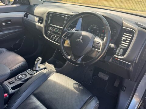 Mitsubishi Outlander PHEV GX 4H 22