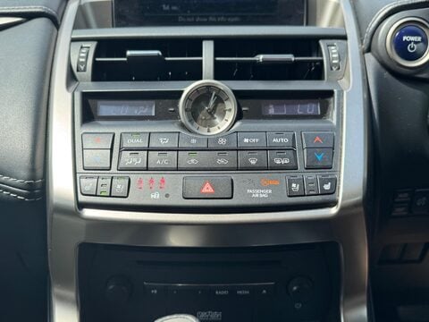 Lexus NX 300H PREMIER 34